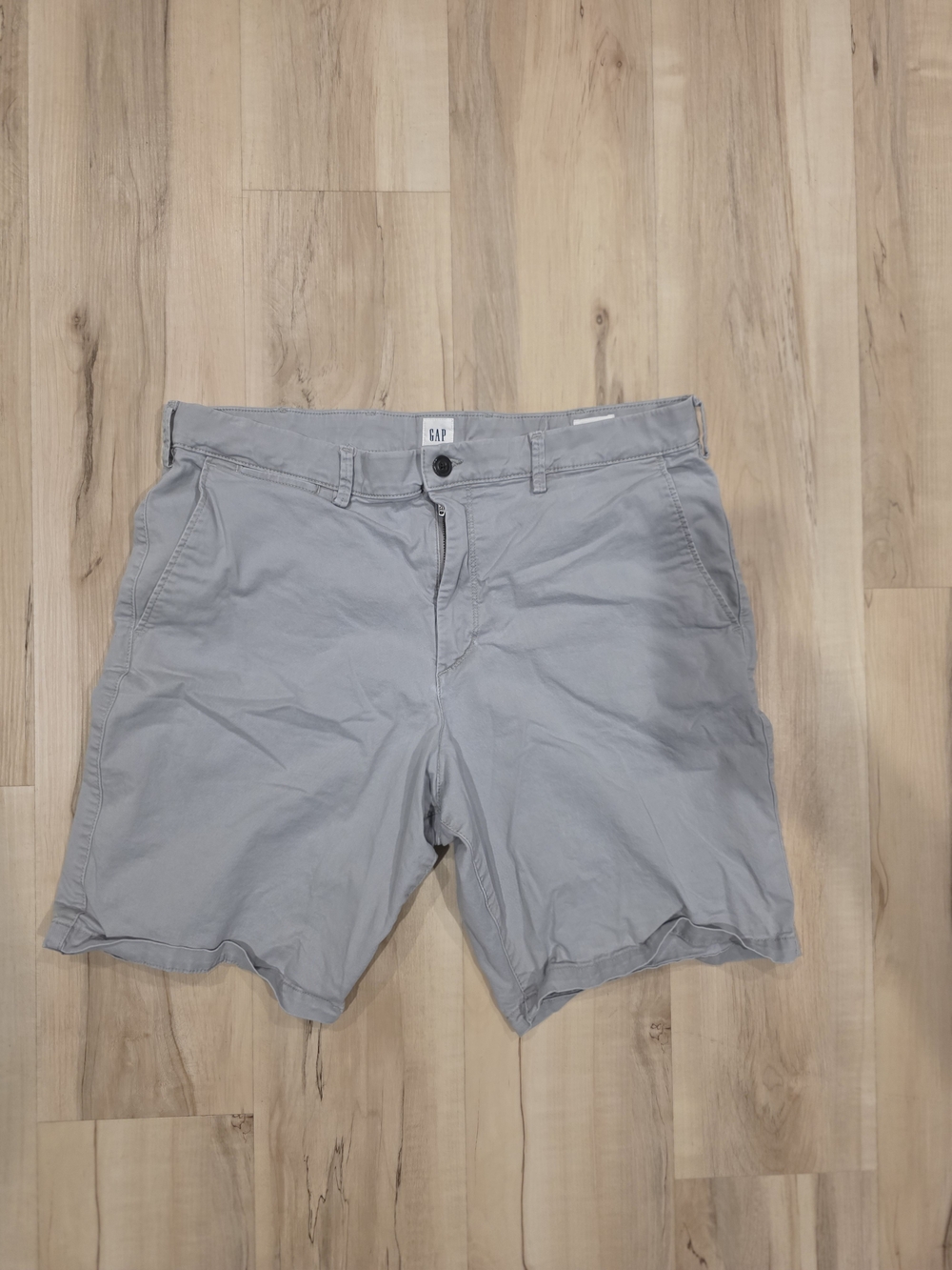 GAP Men's Light Gray Flat Front Chino Shorts‎